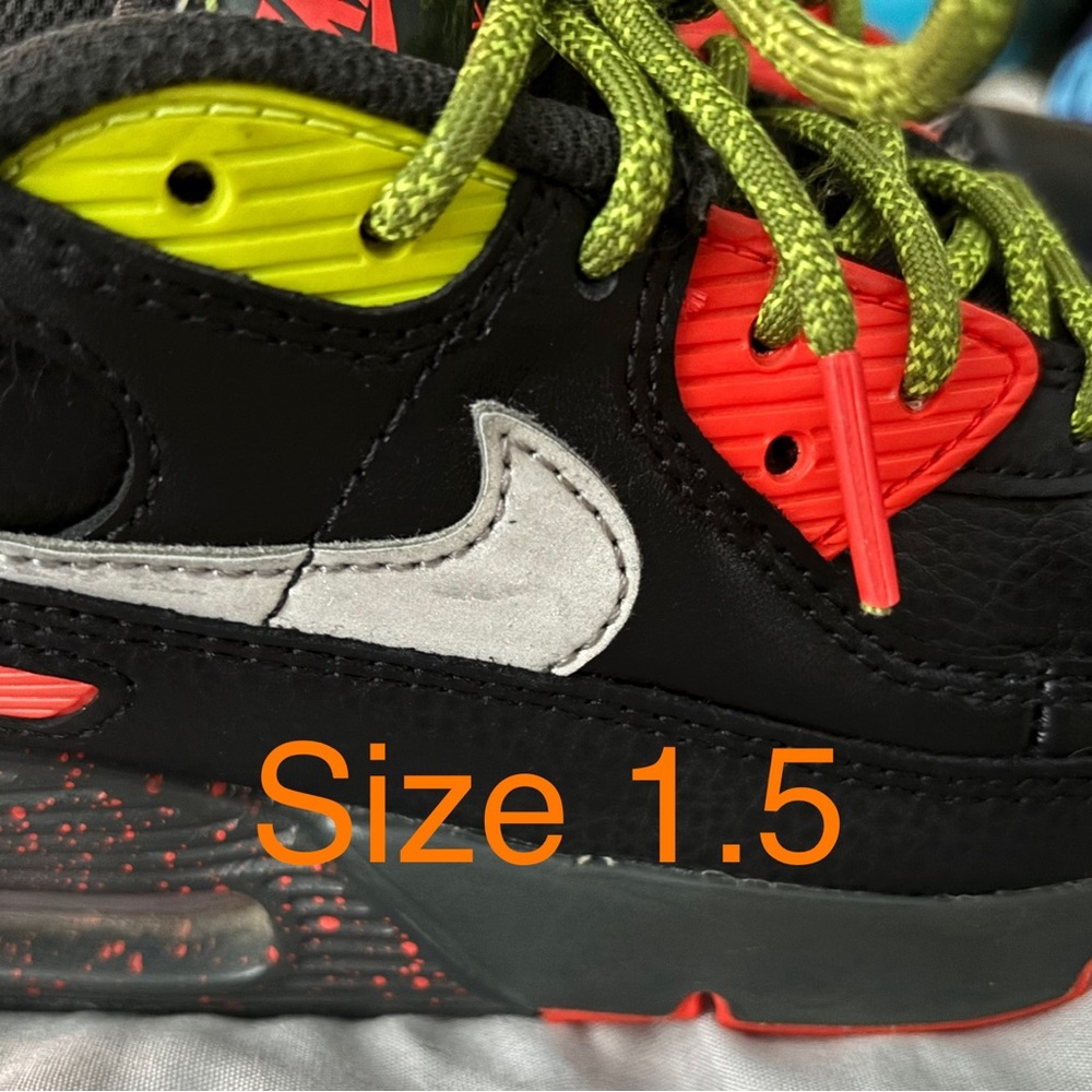 Nike Kids Black and Neon Green Sneakers